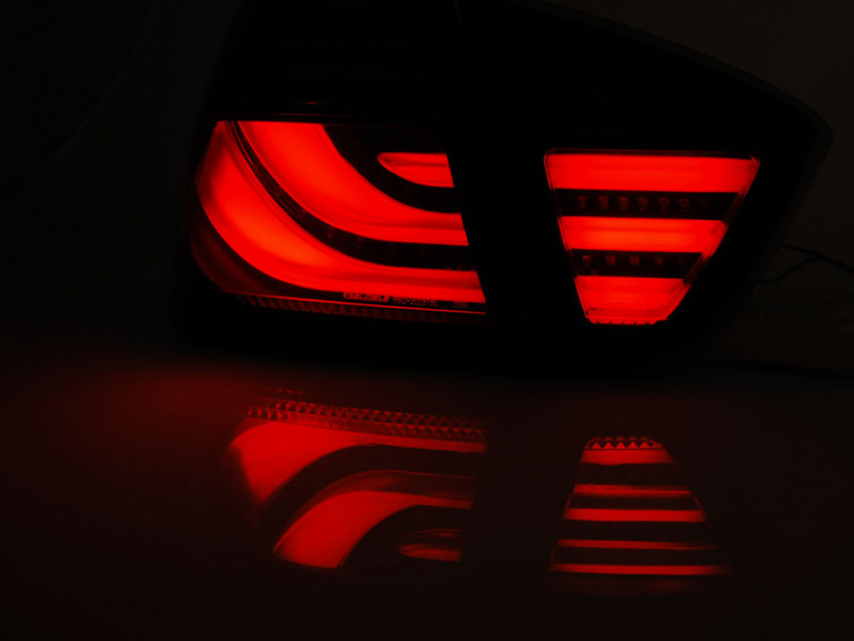 LED Lightbar Design Rückleuchten für BMW 3er E90 05-08 rot/klar mit LED Blinker